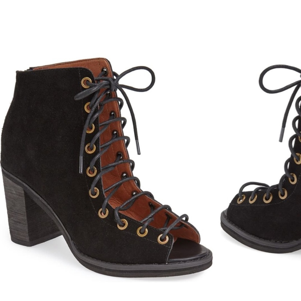 Jeffrey Campbell lace up peep toe bootie size 9